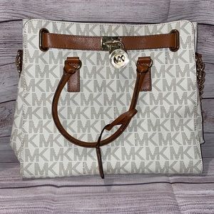 Michael Kors handbag with removable shoulder strap. Excellent condition.